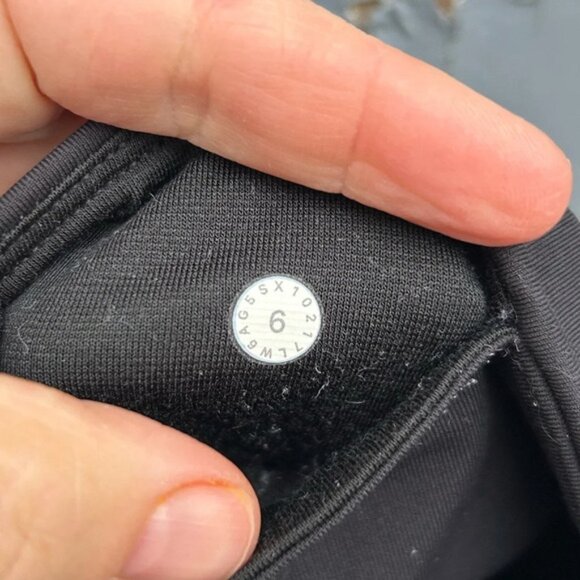 Lululemon Twist  & Train Crop, size 6 - Picture 13 of 13